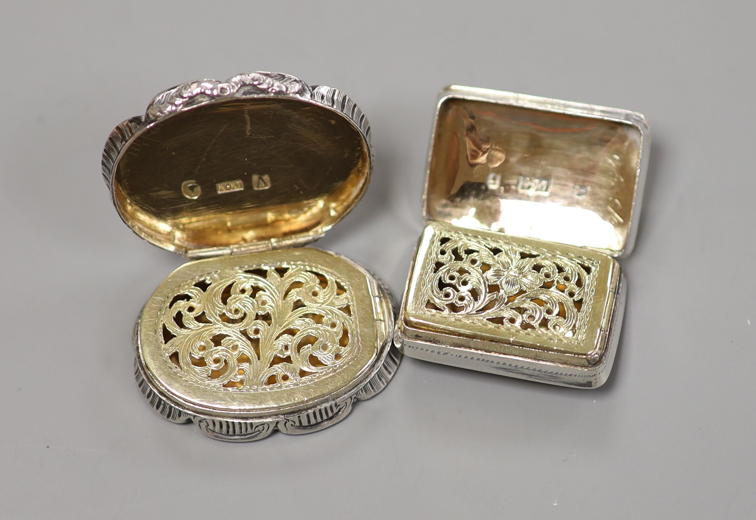 Two Nathaniel Mills silver vinaigrettes, cusped oval shape, 34mm Birmingham, 1849 and gilt border, Birmingham, 1834.
